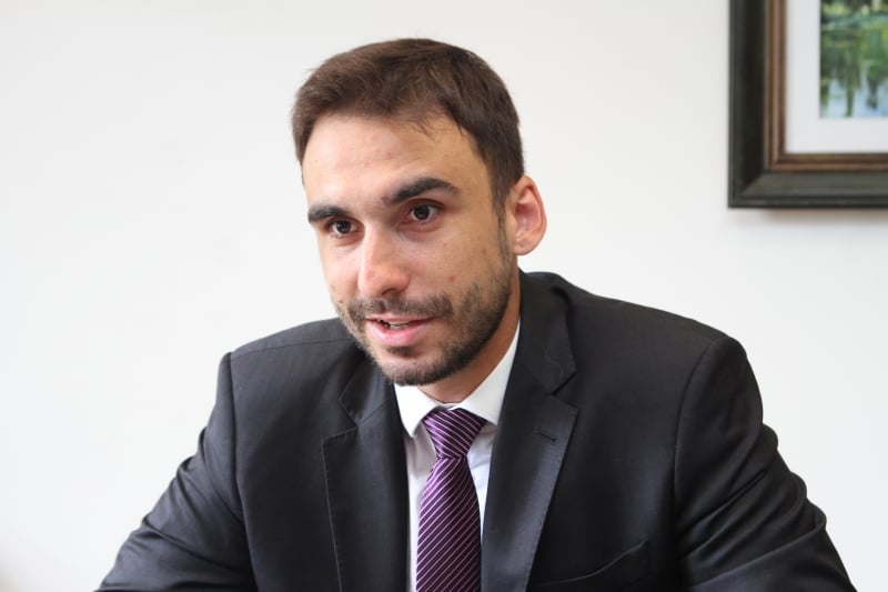 "Juiz, teoricamente, não poderia emitir opinião, sobretudo em processos que pode julgar"