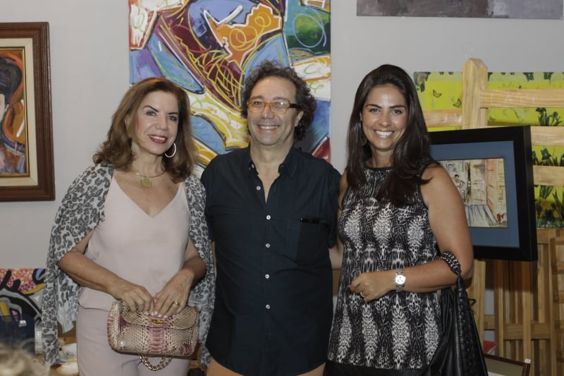 Zaida Lewin com o antiquário Felipe Caringi e Gabriela Velloso