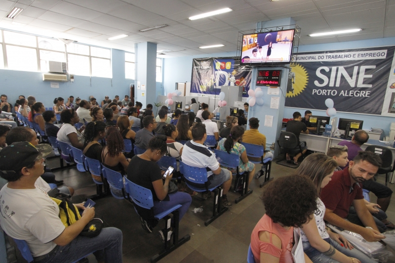 Entre as ofertas na agência do Sine, estão 300 vagas para operador de telemarketing 