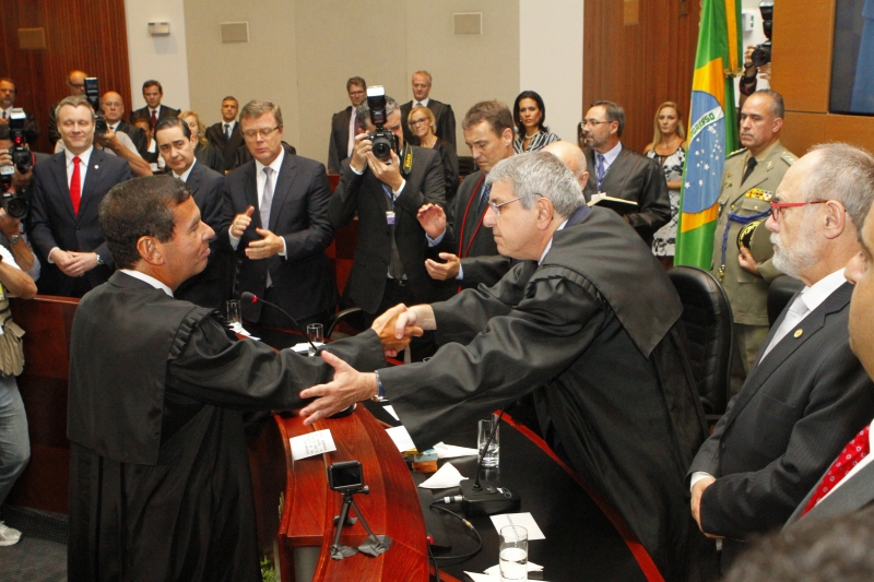 Duro (e) substitui o desembargador Luiz Felipe Silveira Difini no comando do Tribunal de Justiça gaúcho