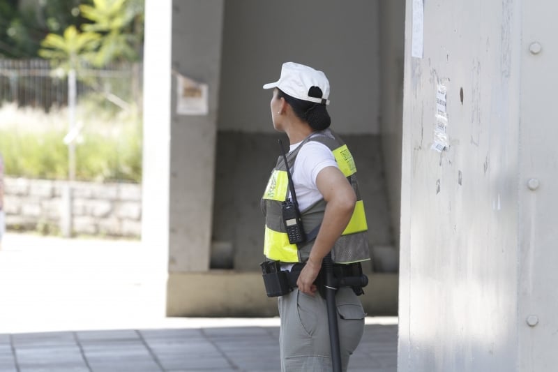 Protesto é contra os atrasos no pagamento dos salários, entre outros pontos