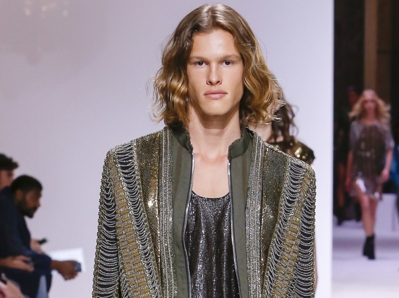 Ariel Rosa encerrou desfile da Balmain na semana de moda