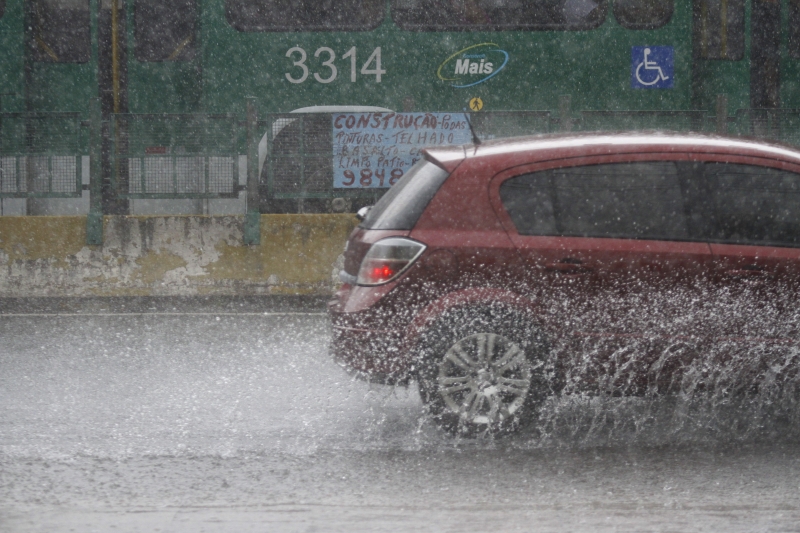No sul do país haverá enorme convergência de umidade, enquanto bolha de calor atingirá outras regiões