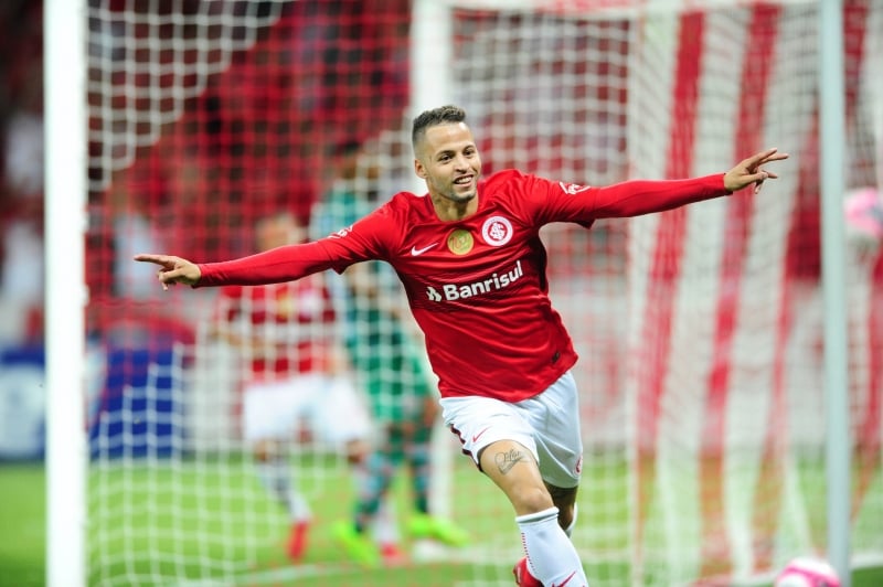 Em alta no fim da primeira parte do Brasileiro, uruguaio soma 25 jogos e sete gols na temporada