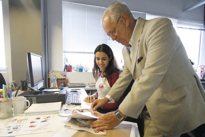 Coronel divide a rotina da escrita literária, que tanto gosta, com seus afazeres na Agência Matriz, de Porto Alegre, onde é um dos sócios