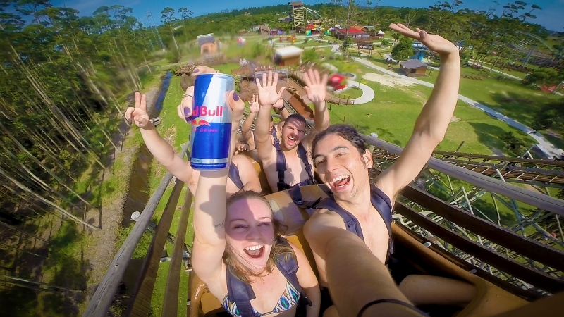 Desafio Red Bull - equipes de jovens utilizam latinhas para percorrer diversos locais - equipes ga&uacute;chas - Galo Veio - Ernesto Ferreira, 
Cristian Reis Westphal e Liara Bender 