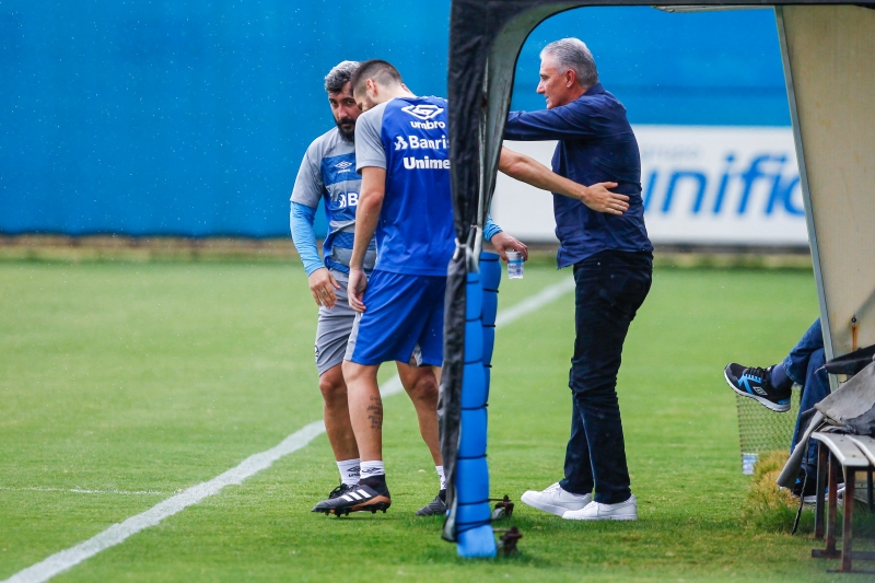 Treino gremista foi acompanhado de perto pelo técnico Tite
