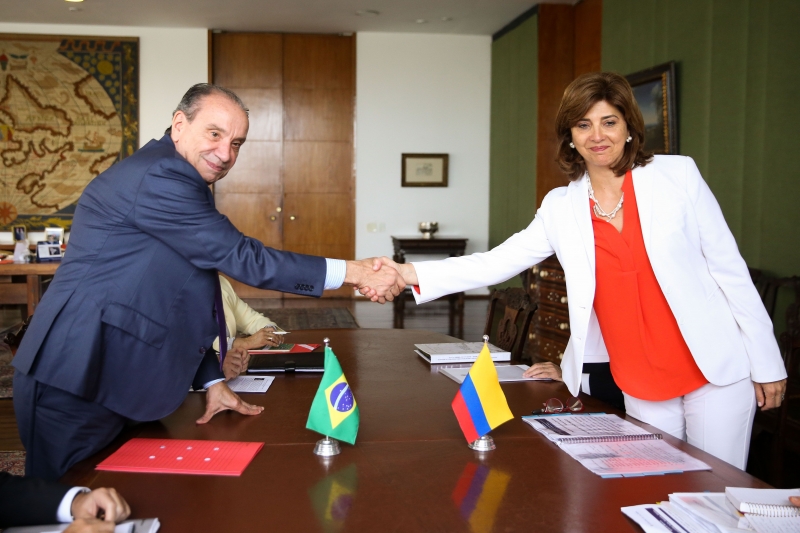 Ferreira e María îngela, da Colômbia, trataram da cooperação na ajuda a venezuelanos