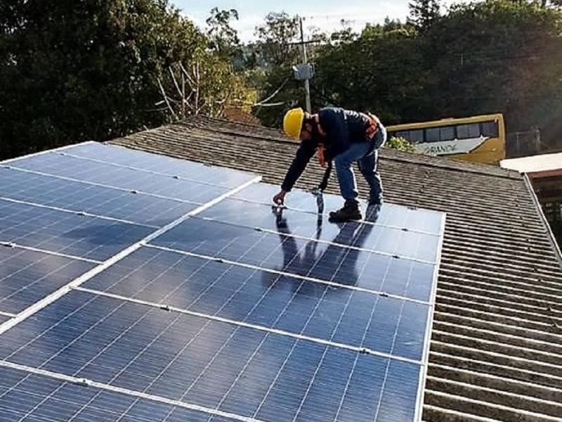 Sistemas fotovoltaicos são muito utilizados para atender a demandas próprias dos consumidores