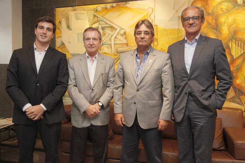 Giovanni e Mércio Tumelero receberam Gedeão Pereira e Derly Fialho em encontro na sede do JC 