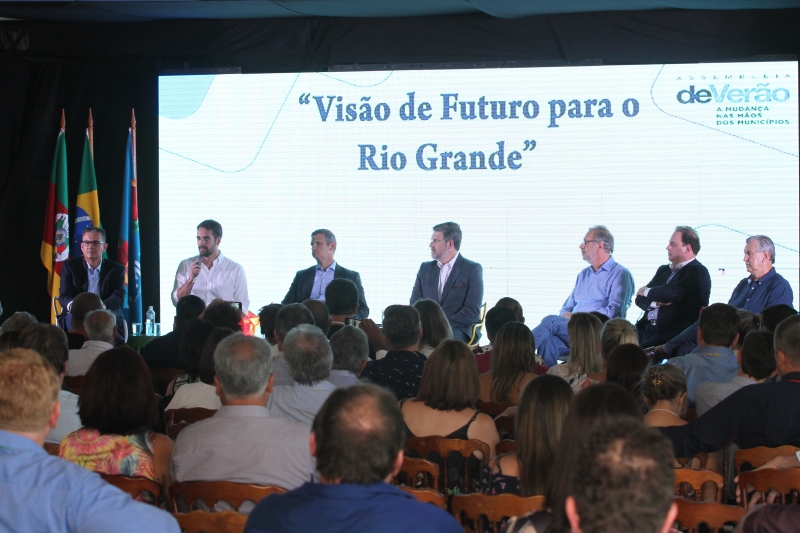Seis concorrentes falaram a prefeitos em evento da Famurs em Torres
