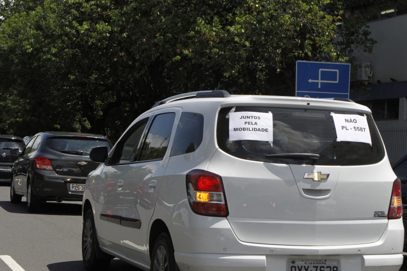 Motoristas protestaram em Porto Alegre para que não houvesse exigências iguais a dos táxis
