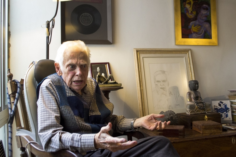 Obra do dramaturgo, contista e professor Ivo Bender é tema de livro digital