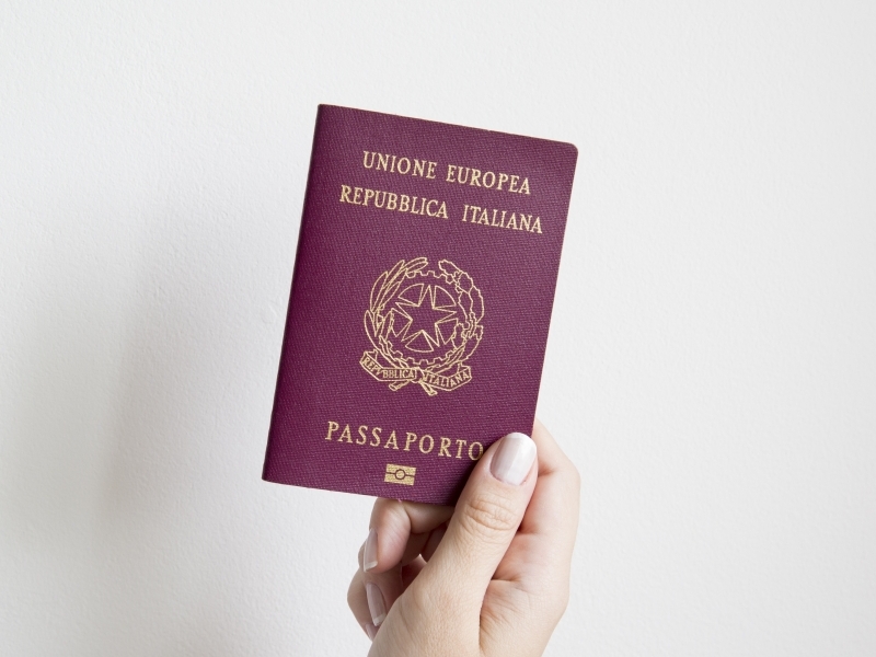 Com a revogação dos passaportes, brasileiros perderam também o direito de votar