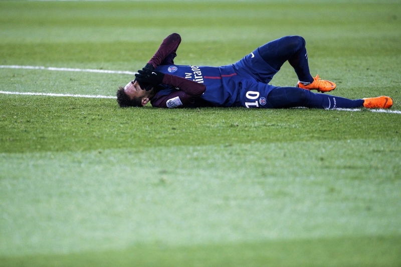 Atleta se lesionou no último domingo em jogo entre o Paris Saint-Germain e o Olympique de Marselha