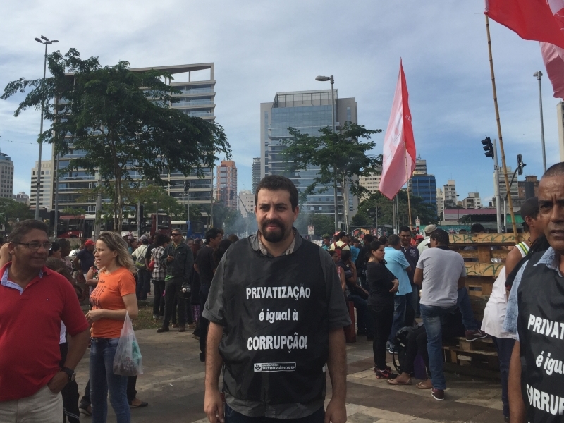Boulos foi criticado nas redes sociais por não estar em São Paulo se solidarizando com desabrigados