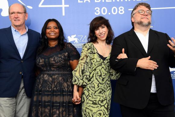  A Forma da Água do diretor mexicano Guillermo del Toro (d) foi grande vencedor da noite