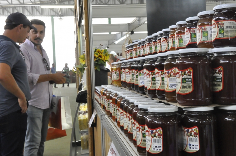 Produtos como lácteos, embutidos, sucos, pães, geléias, flores e artesanato rural estarão expostos