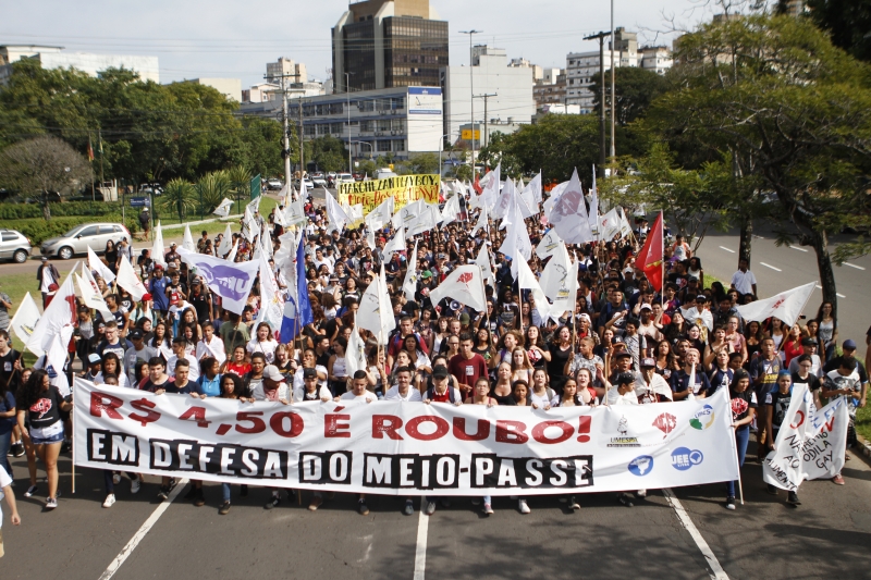 Bloqueio de vias durante manifestações não pode impedir direito de ir e vir, segundo advogados