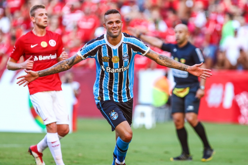 Autor de dois gols no primeiro tempo, Luan foi o destaque do Grenal 413 