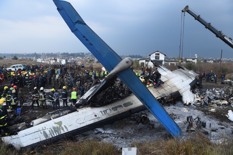 Avião da US-Bangla, de Bangladesh, caiu perto do aeroporto de Katmandu