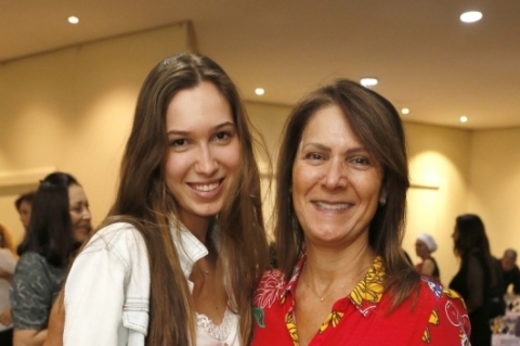 Lívia Calvete Tavares e Carla da Silva Calvete no talk show Mulher no Plural, no Grêmio Náutico União, no Dia Internacional da Mulher
