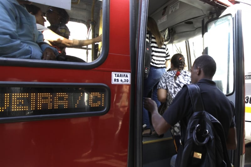 Ônibus já cobram novo valor, mas lotações mantiveram tarifa antiga