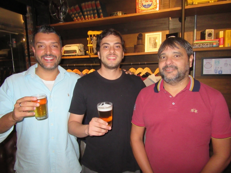 Hélio Nelsis, Guilherme Malcon e Geraldo Nunes no Severo Burger