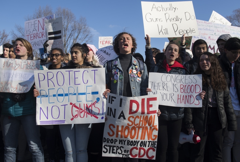 Em Washington, estudantes protestaram em frente a Casa Branca e depois se dirigiram até o Capitólio