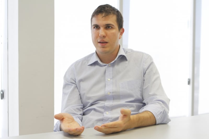 'Hoje, o político decide tudo na nossa vida - até se pode ou não usar sal na mesa', pontua Lamb