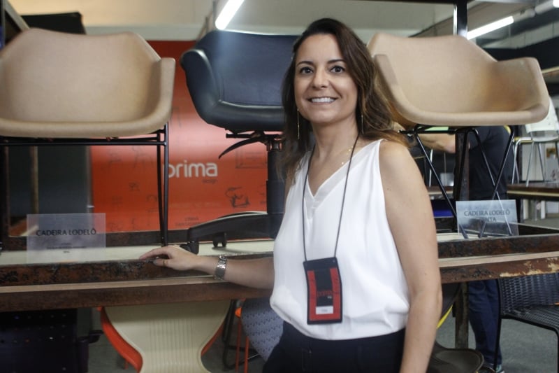 Cátia relata a grande procura pelas cadeiras produzidas pela marca