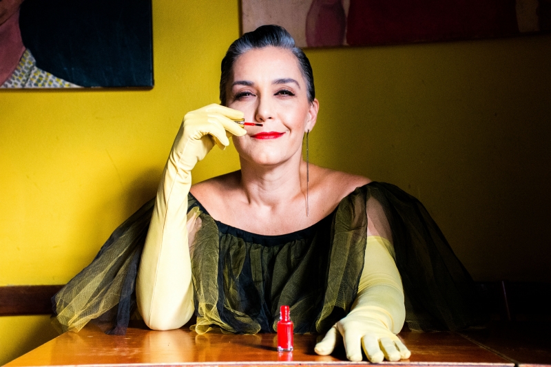 Em sua estreia no pub, cantora apresenta Las canciones de Almodóvar