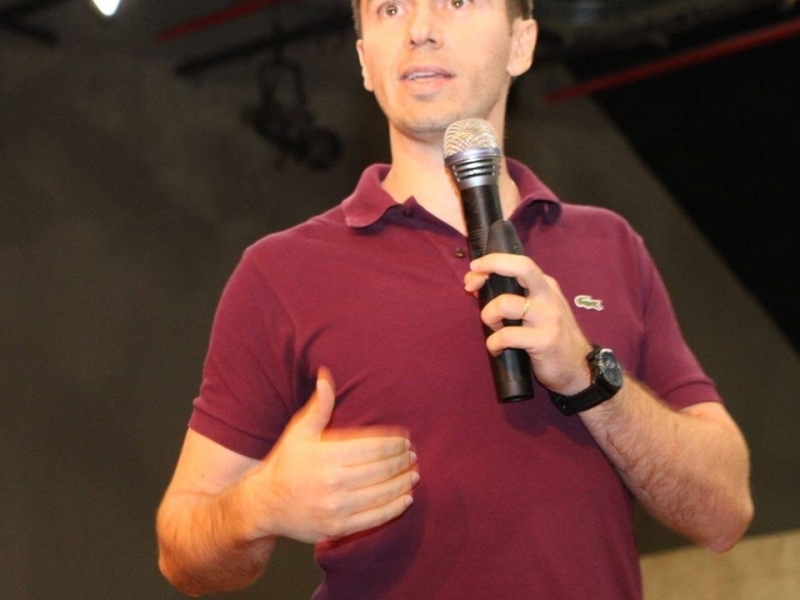 Renato Mendes é autor do livro Mude ou morra