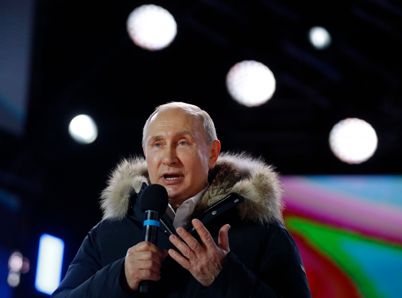 Decisão é um alívio para Putin, que poderia ter seu time punido na Copa em casa