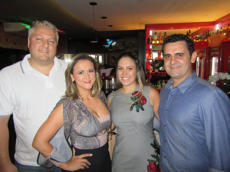 Gustavo Passaglia e Elaine Leite com Fernanda Carpenedo e Tiago Leite no Rosario Resto Lounge