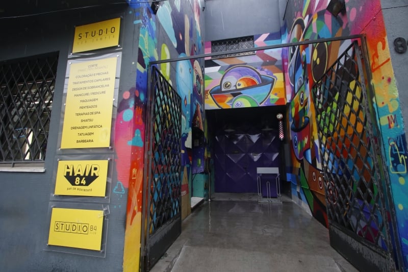 entrevista Daniel Bitencurt dono do Hair Home Bar, que est&aacute; sob nova dire&ccedil;&atilde;o. Foto: FREDY VIEIRA/JC