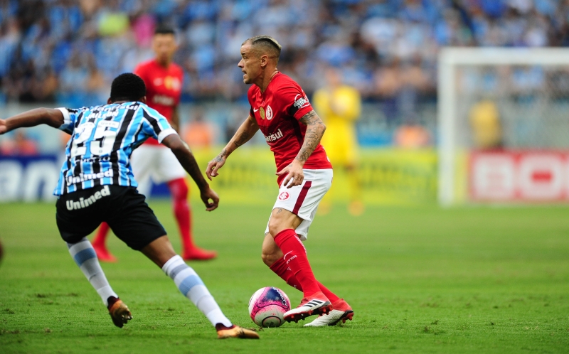 Um dos destaques do Grenal, D'Alessandro fez o segundo gol, de falta