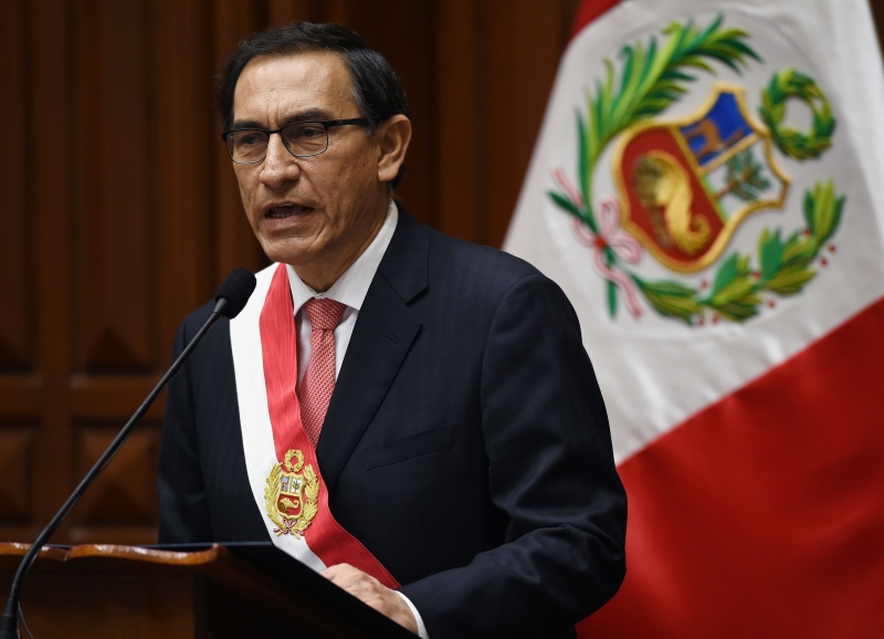 Peru amanheceu nesta terça-feira (1º) com dois presidentes