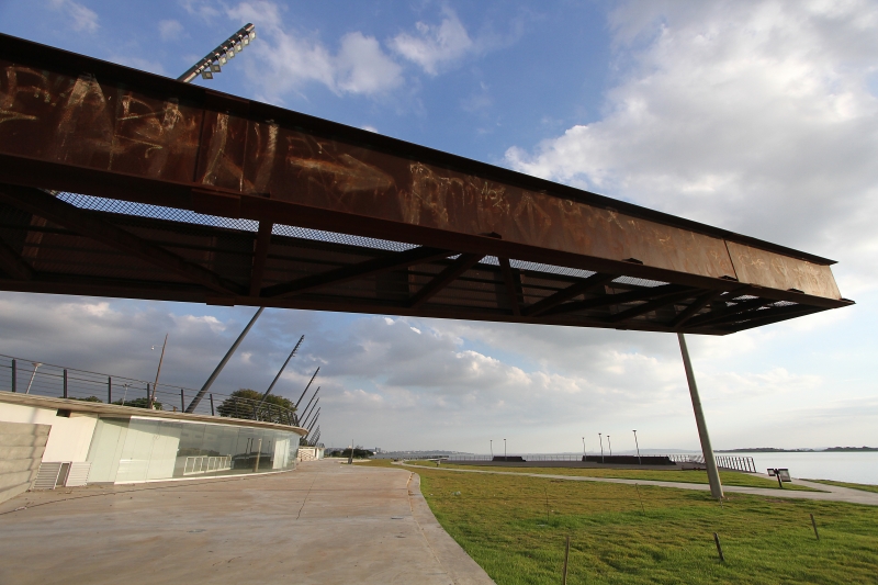 {'nm_midia_inter_thumb1':'https://www.jornaldocomercio.com/_midias/jpg/2018/03/23/206x137/1_mq230318_gasometro06-1771558.jpg', 'id_midia_tipo':'2', 'id_tetag_galer':'', 'id_midia':'5ab5768001aff', 'cd_midia':1771558, 'ds_midia_link': 'https://www.jornaldocomercio.com/_midias/jpg/2018/03/23/mq230318_gasometro06-1771558.jpg', 'ds_midia': 'Mirante Olhos Abertos foi desenvolvido pelo artista José Resende', 'ds_midia_credi': 'MARCO QUINTANA/JC', 'ds_midia_titlo': 'Mirante Olhos Abertos foi desenvolvido pelo artista José Resende', 'cd_tetag': '1', 'cd_midia_w': '800', 'cd_midia_h': '533', 'align': 'Left'}