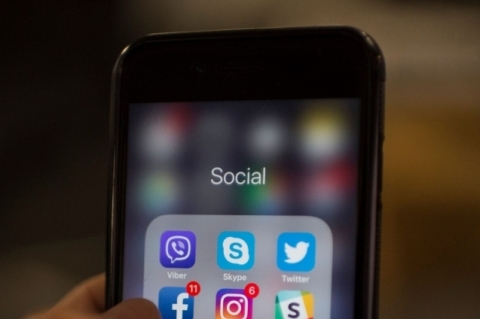 Conforme estudo, 65% da população adulta mundial já foi vítima de crimes cibernéticos. 
 / AFP PHOTO / Eric BARADAT