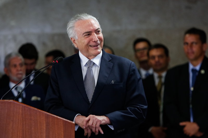 Temer saudou 'o presidente do Supremo' dirigindo-se a Eunício Oliveira, presidente do Senado