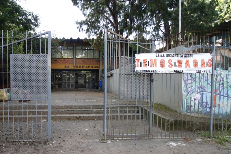 Escola Luciana de Abreu tem perdido estudantes em função do custo da moradia no entorno e do preço da passagem