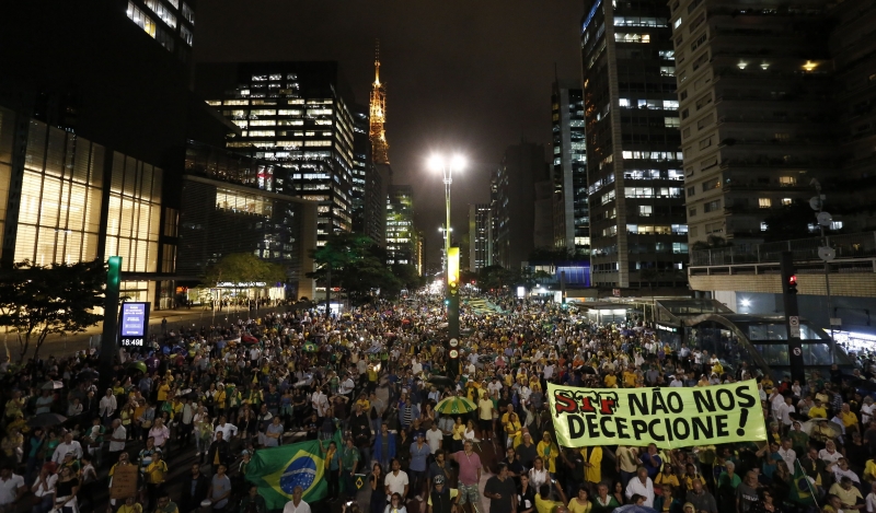 Em São Paulo, o protesto se concentrou na avenida paulista e foi liderado por grupos pró impeachment 