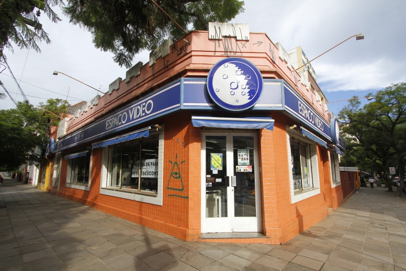 Com um amplo inventário, locadora ainda é uma referência para quem busca os discos físicos