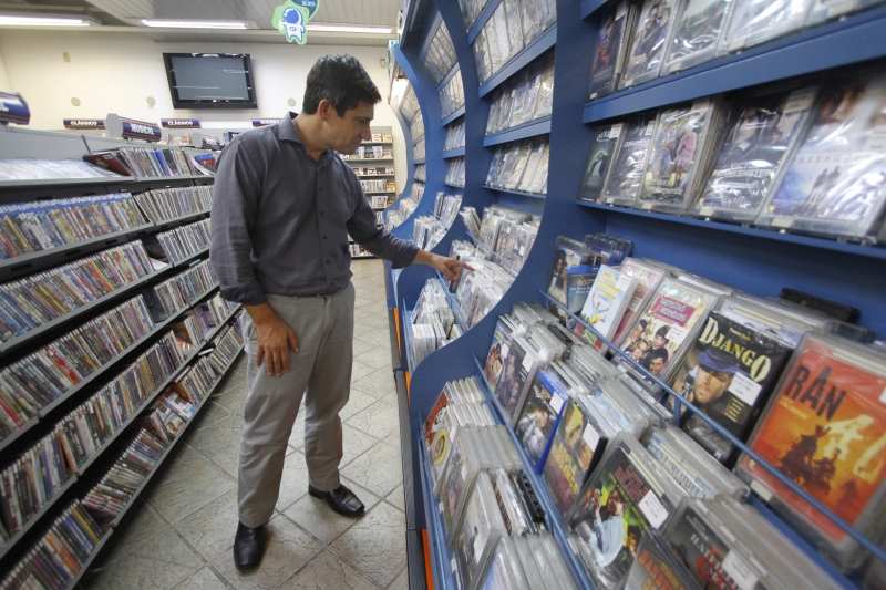 {'nm_midia_inter_thumb1':'https://www.jornaldocomercio.com/_midias/jpg/2018/04/04/206x137/1_cd040418_video__43_-1779648.jpg', 'id_midia_tipo':'2', 'id_tetag_galer':'', 'id_midia':'5ac531b21498e', 'cd_midia':1779648, 'ds_midia_link': 'https://www.jornaldocomercio.com/_midias/jpg/2018/04/04/cd040418_video__43_-1779648.jpg', 'ds_midia': '', 'ds_midia_credi': '', 'ds_midia_titlo': '', 'cd_tetag': '1', 'cd_midia_w': '800', 'cd_midia_h': '533', 'align': 'Middle'}