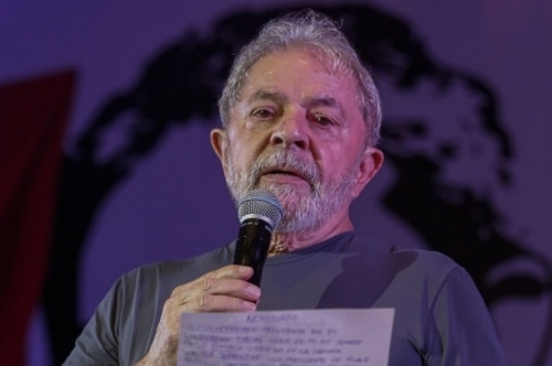 A publicação "A verdade vencerá - o povo sabe por que me condenam" traz Lula como autor