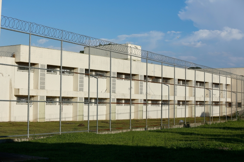 A cela fica no Complexo Médico Penal no município de Pinhais em Curitiba 