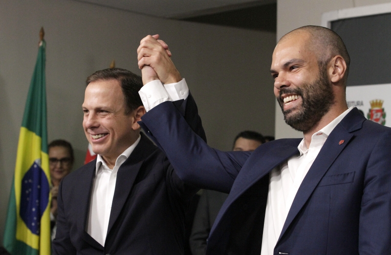 Covas (d) disse que população deve esperar u prefeito mais 'social-democrata' do que Doria (d)