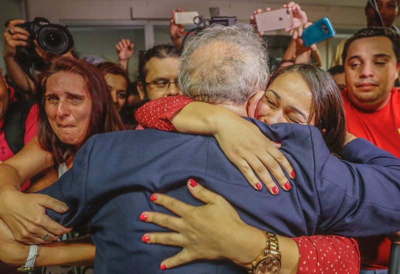 Lula foi para o sindicado após o decreto de sua prisão e agradeceu a solidariedade popular