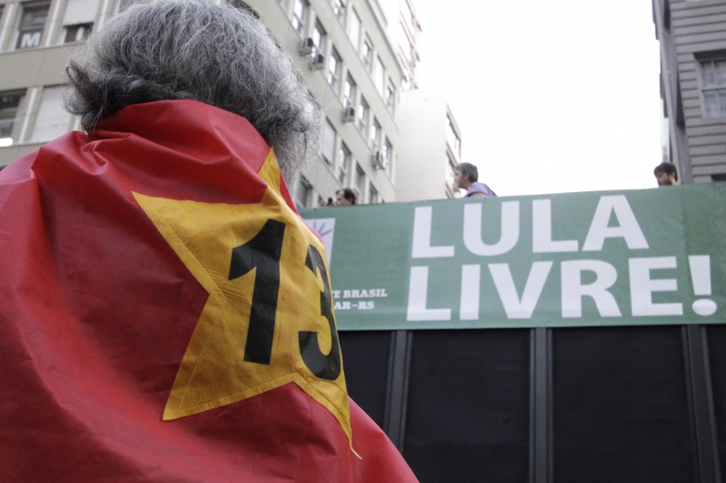 Protesto foi organizado pelos movimentos sociais e pela Frente Brasil Popular 